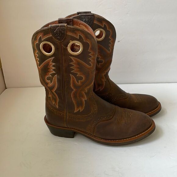ARIAT HERITAGE ROUGHSTOCK  DISTRESSED LEATHER WESTERN BOOTS IN BROWN - Picture 1 of 9